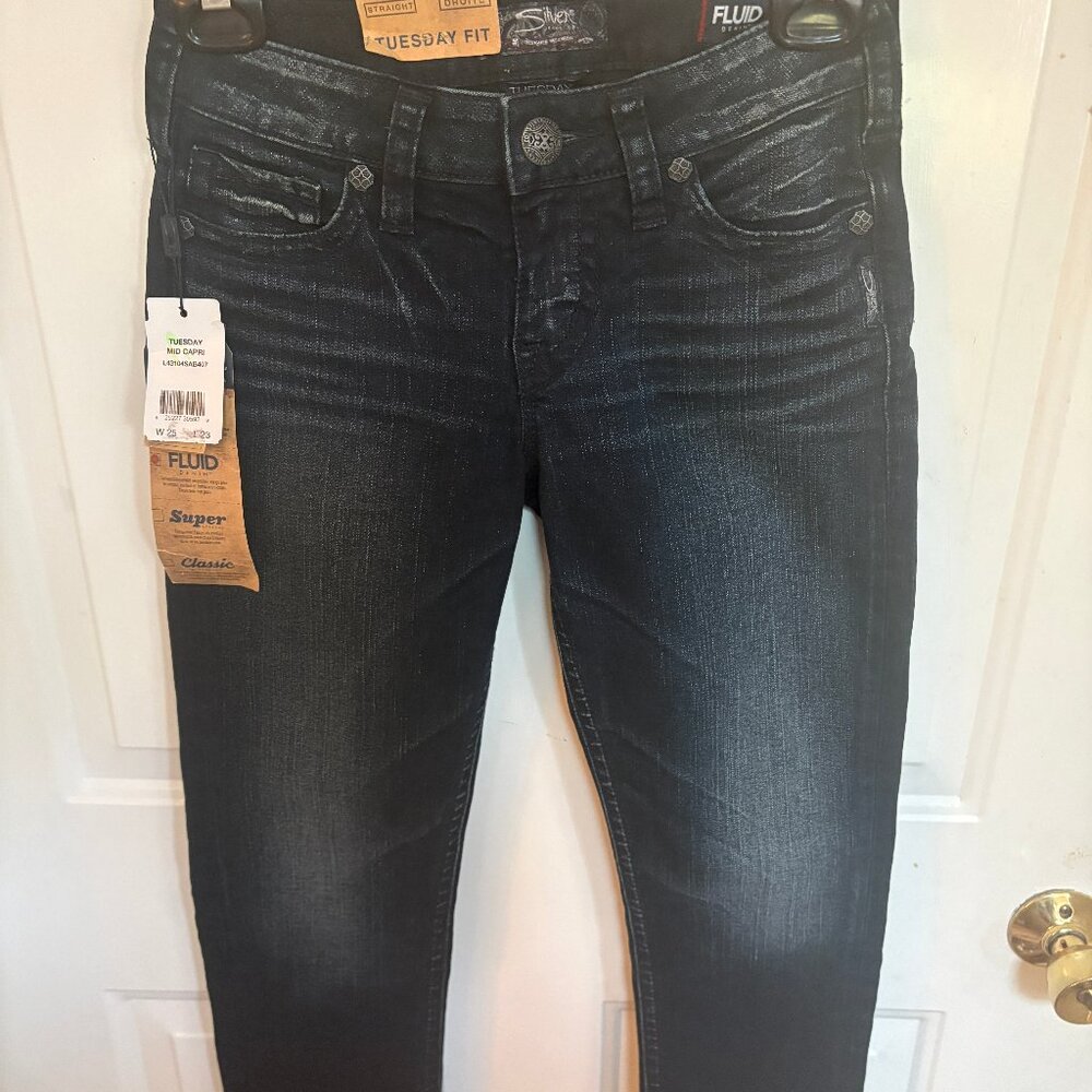 NWT Silver Jeans Co. "Tuesday Fit" Slim Leg - W25 L23 Price: $40